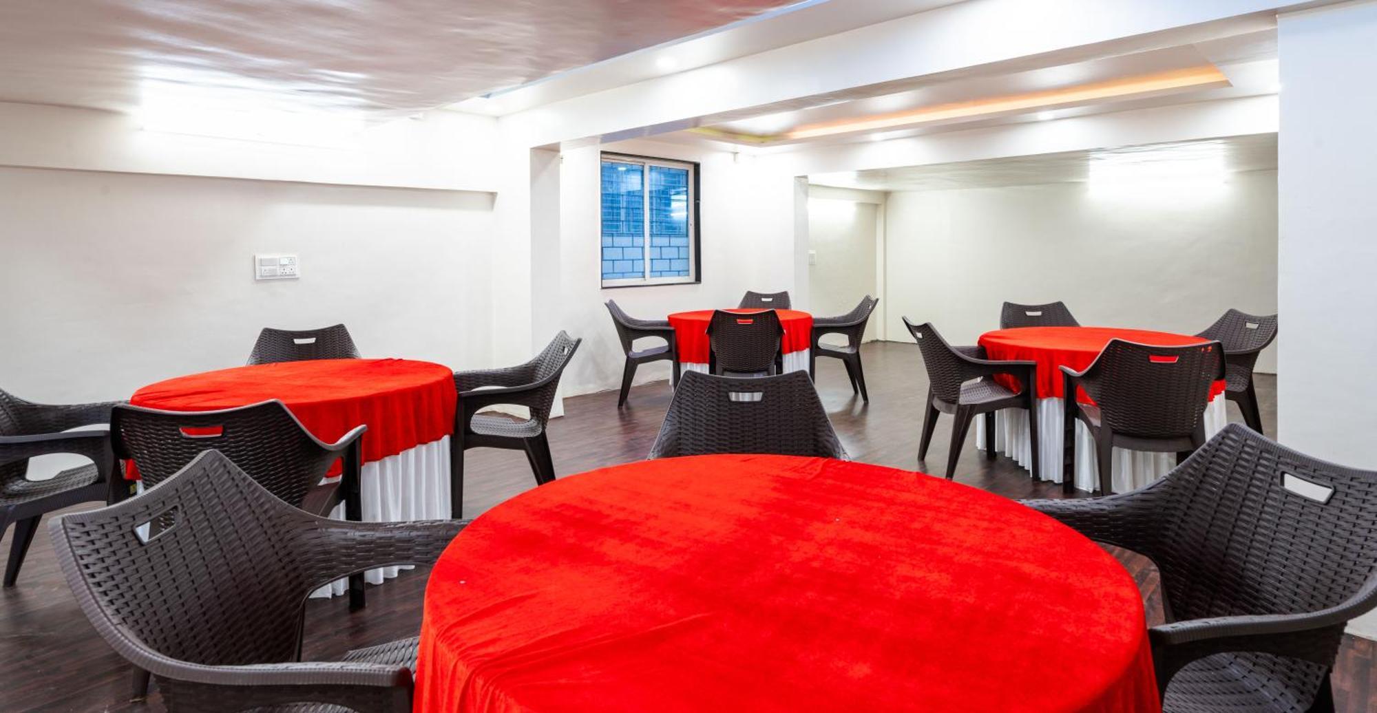 Treebo Trend The White Castle Hotel Pune Ngoại thất bức ảnh