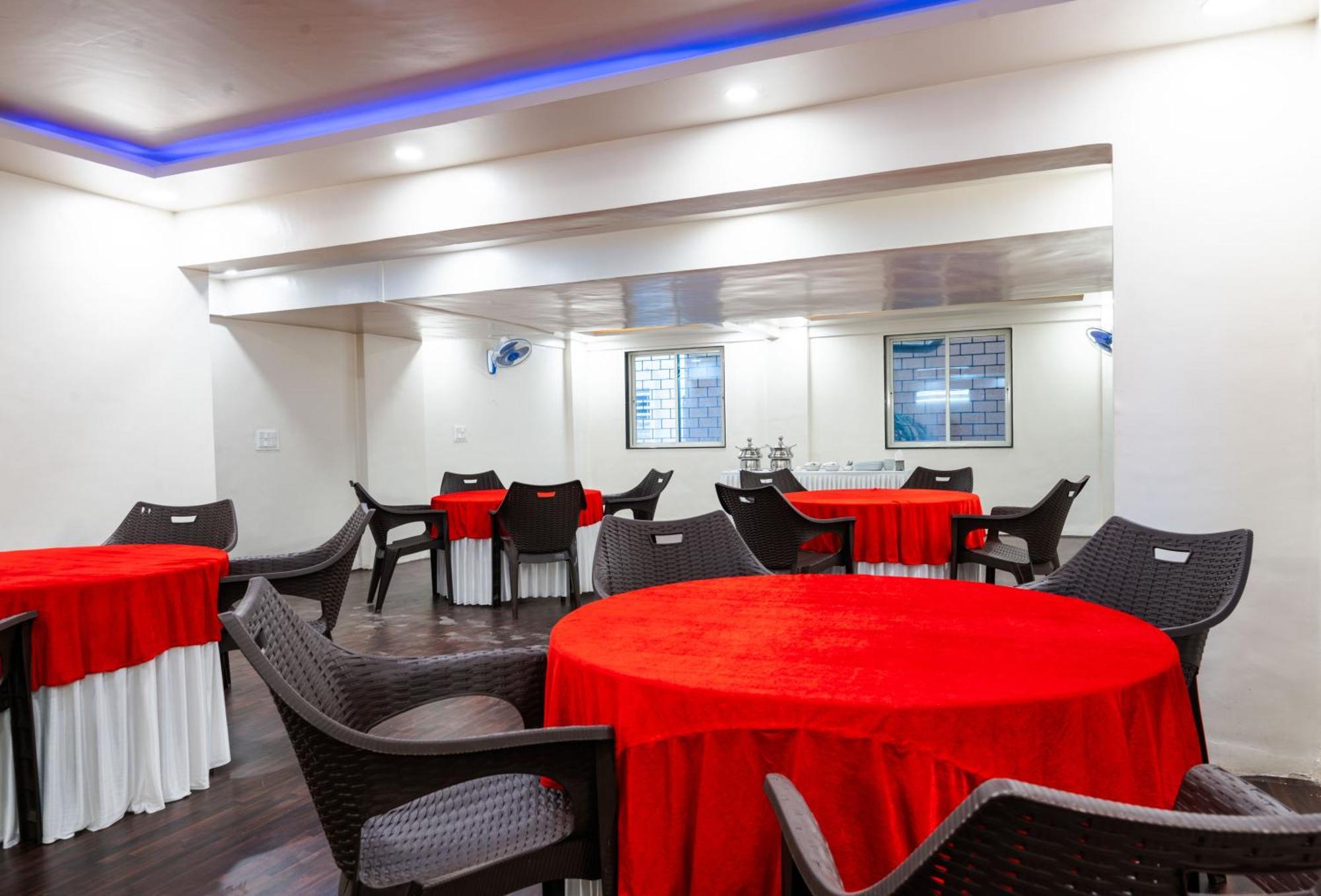 Treebo Trend The White Castle Hotel Pune Ngoại thất bức ảnh