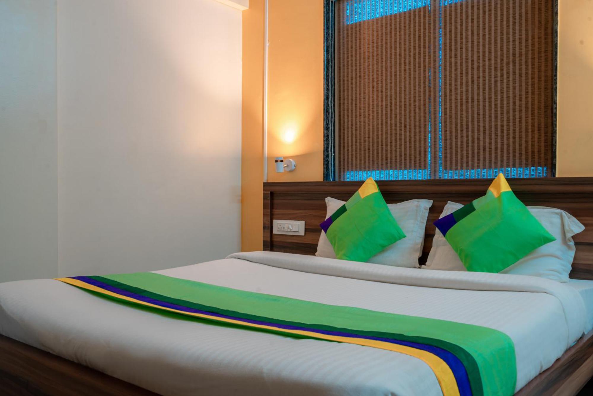 Treebo Trend The White Castle Hotel Pune Ngoại thất bức ảnh