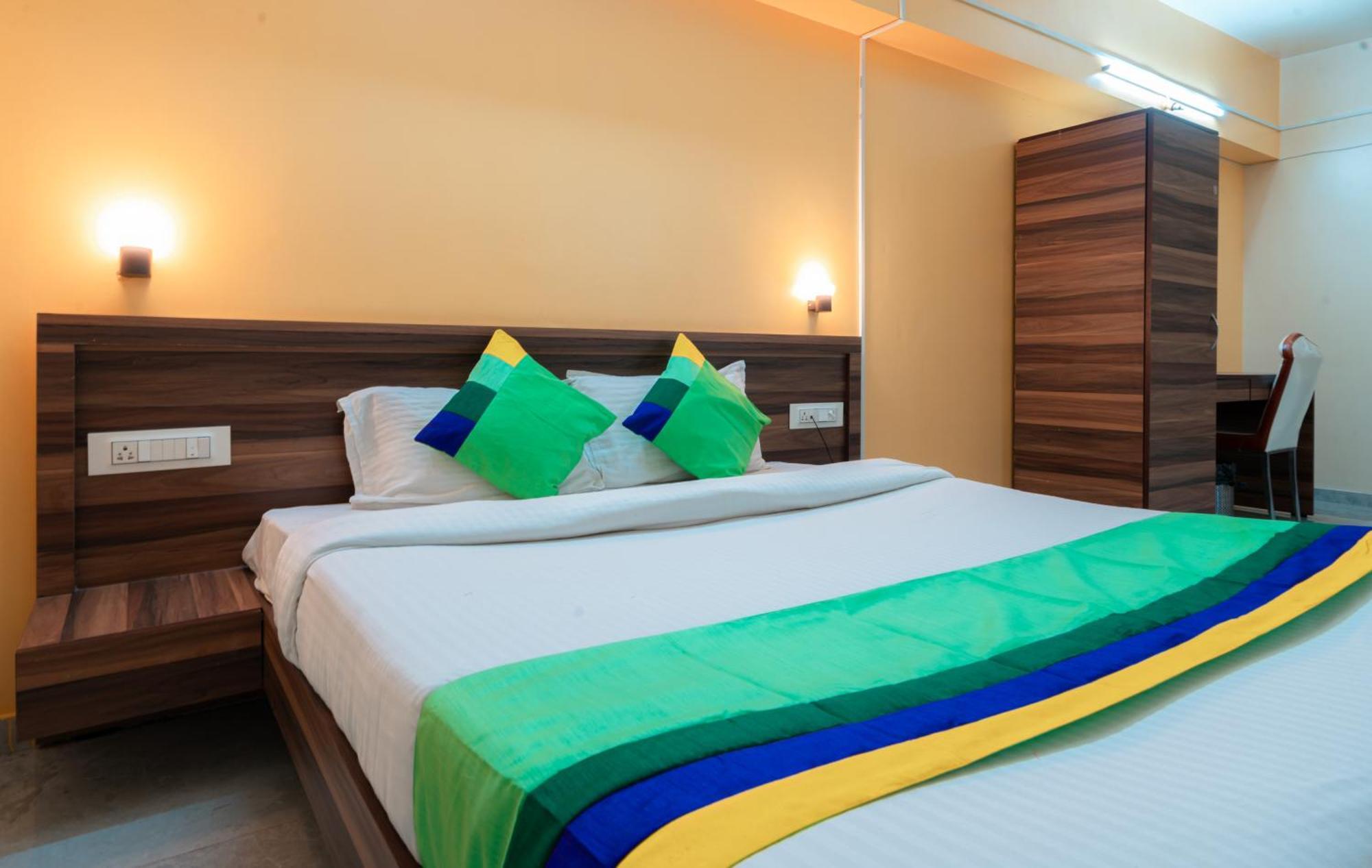 Treebo Trend The White Castle Hotel Pune Ngoại thất bức ảnh