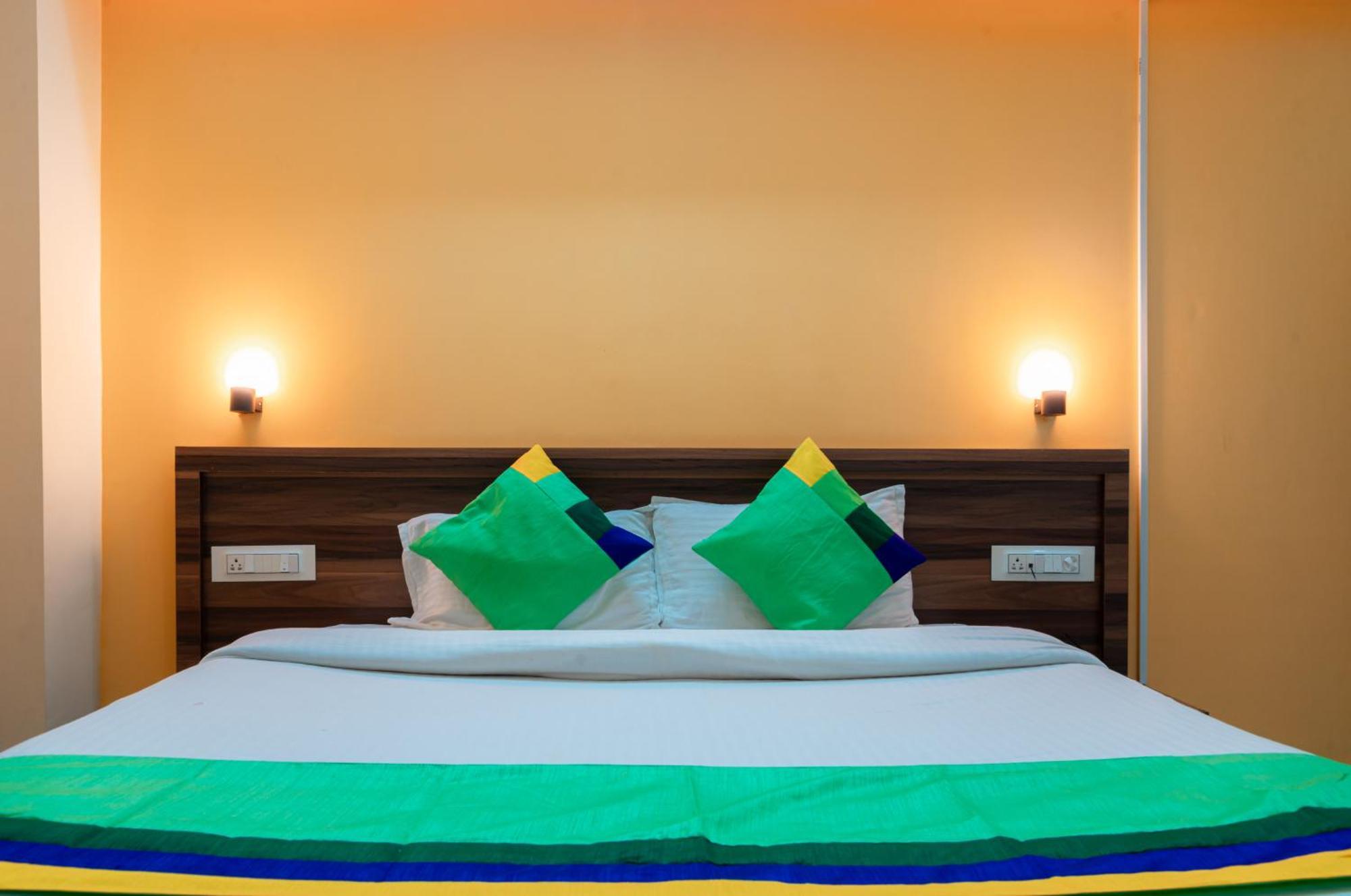 Treebo Trend The White Castle Hotel Pune Ngoại thất bức ảnh