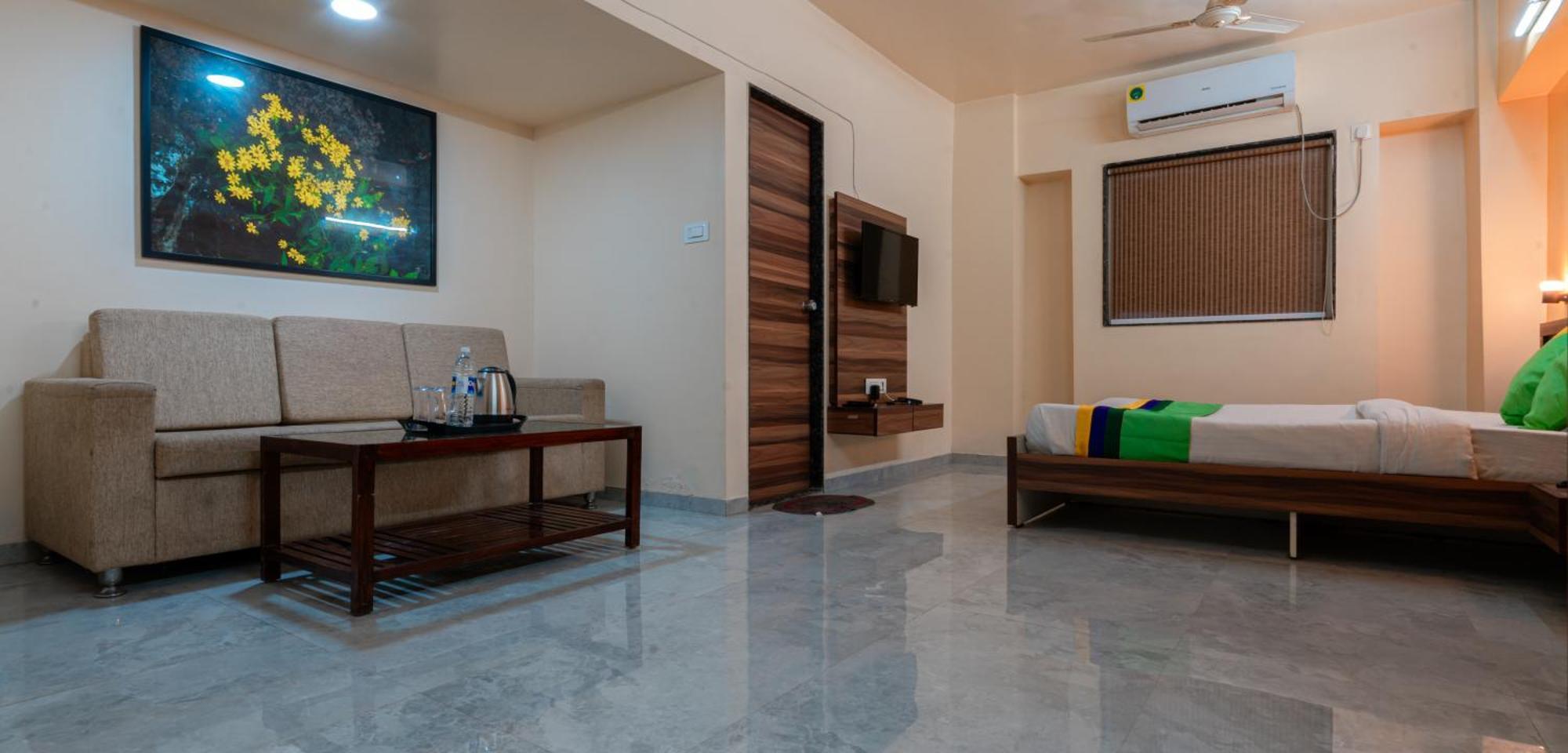 Treebo Trend The White Castle Hotel Pune Ngoại thất bức ảnh