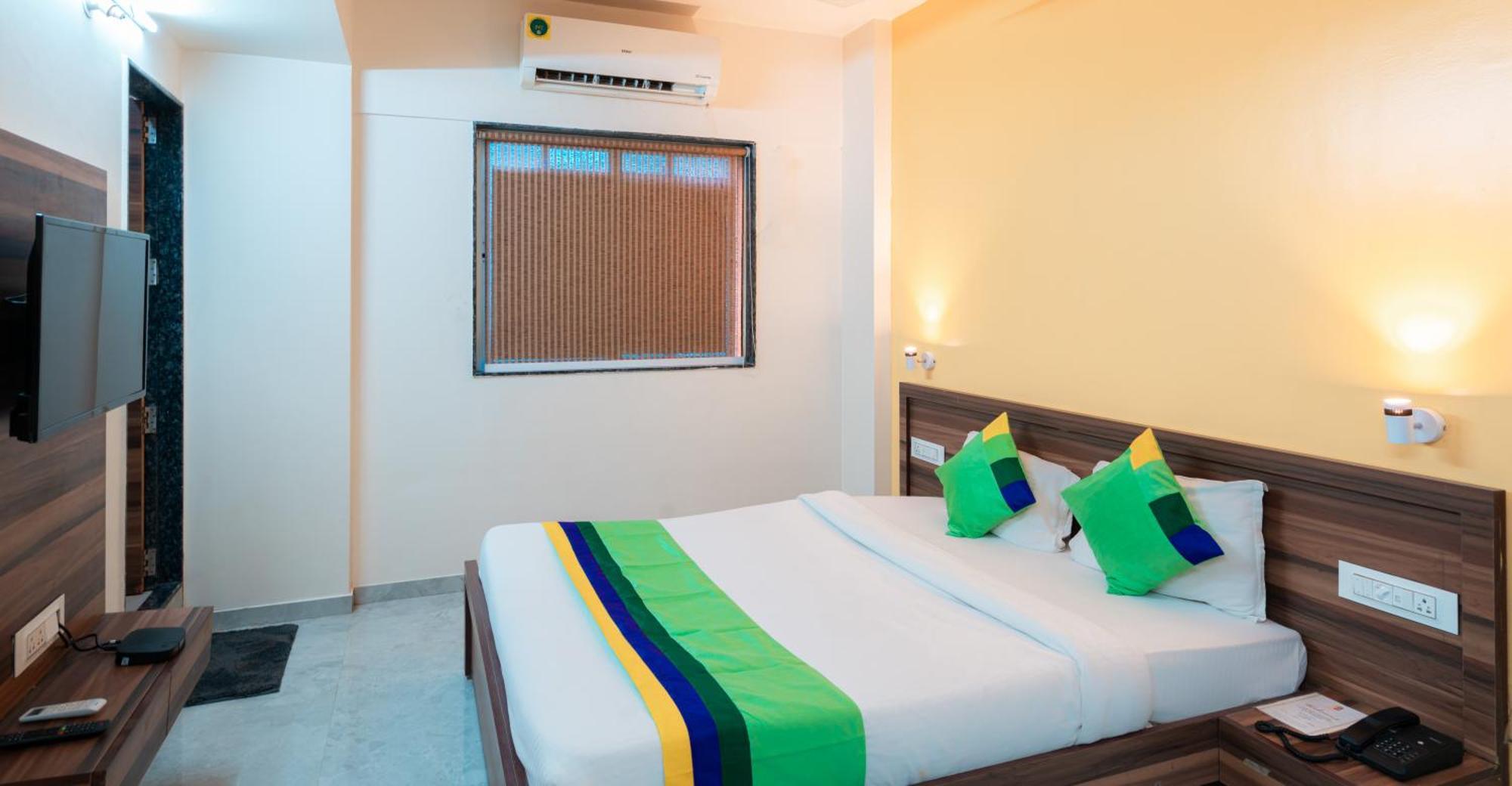 Treebo Trend The White Castle Hotel Pune Ngoại thất bức ảnh