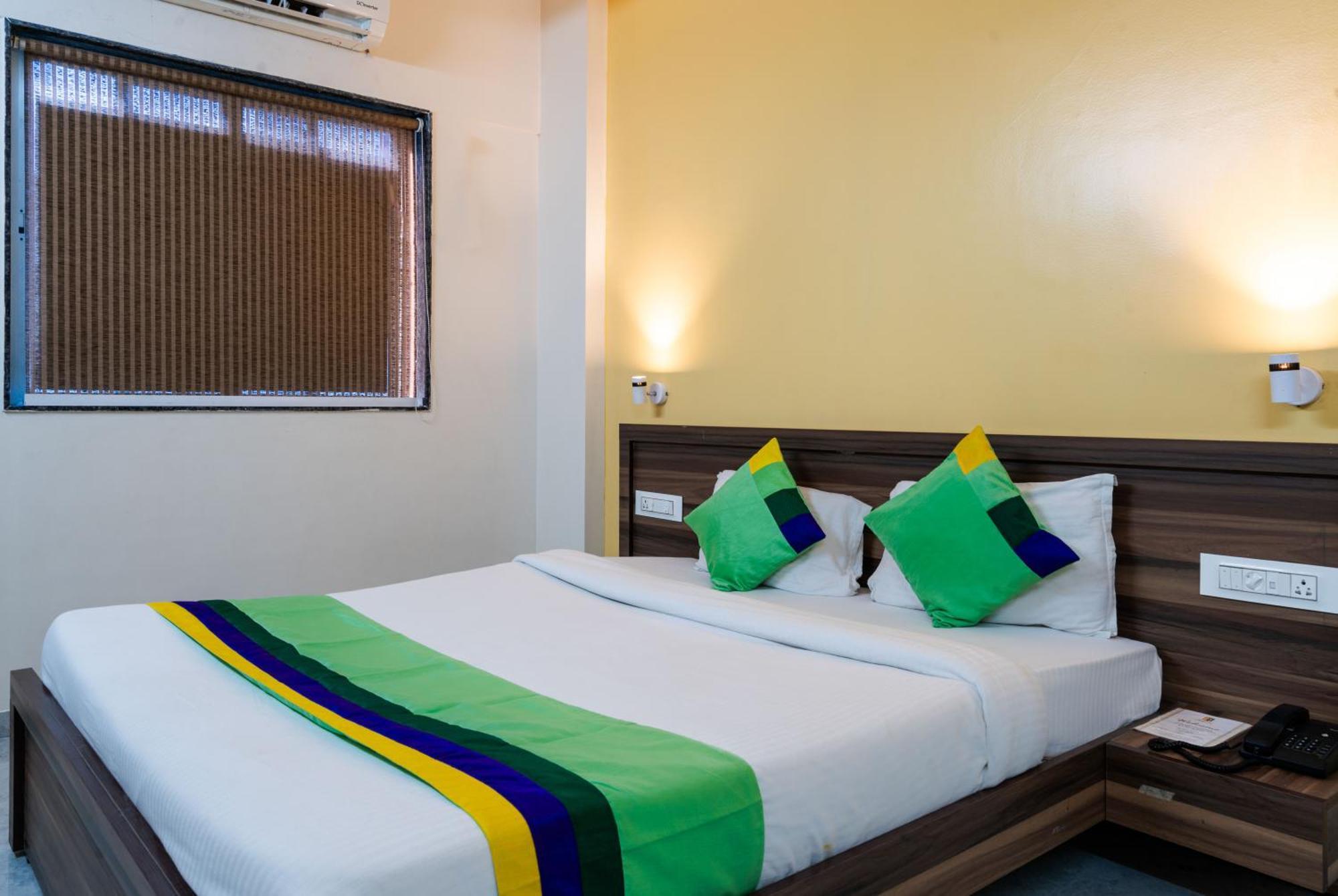 Treebo Trend The White Castle Hotel Pune Ngoại thất bức ảnh