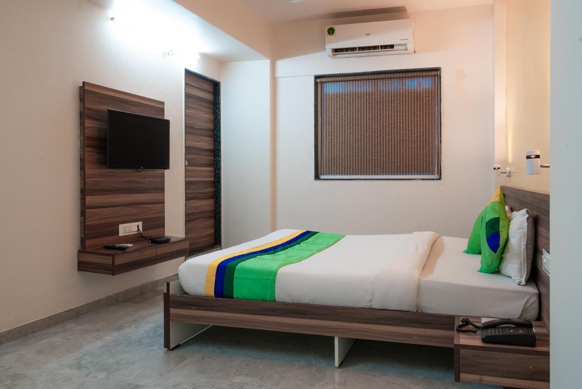 Treebo Trend The White Castle Hotel Pune Ngoại thất bức ảnh